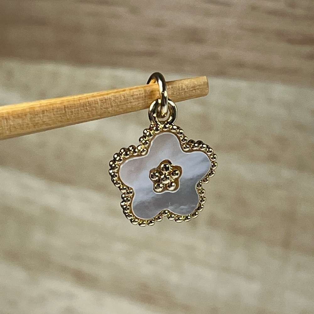 18 K Plated Mother of Pearl Floral Clover Pendant